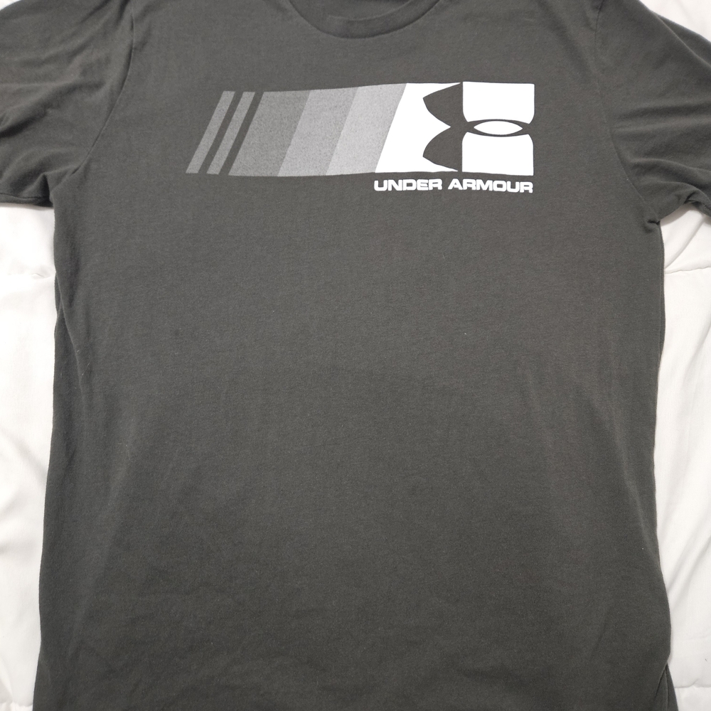 Under Armour Men’s Gray Logo Graphic Short-Sleeve Shirt